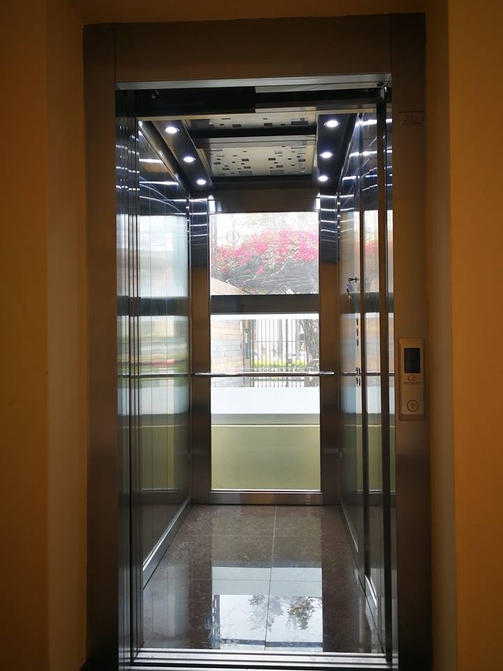 Obra Gatwick: cabina con ventana panorámica